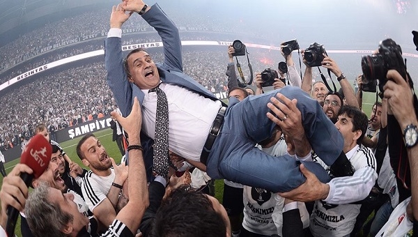 Beşiktaş Teknik Direktörü Şenol Güneş 20 yıl sonra Avrupa'da ilki gerçekleştirdi