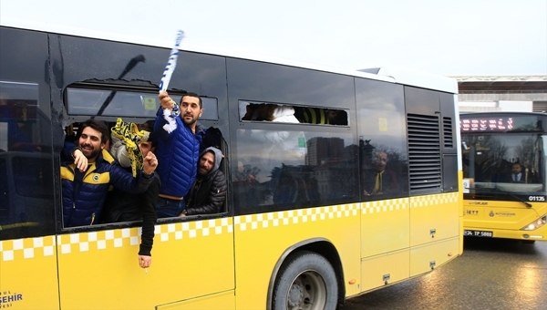 Fenerbahçe taraftarları otobüslerle Vodafone Arena'ya taşındı