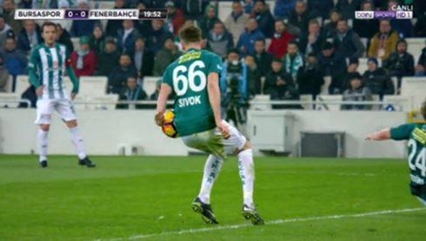 Fenerbahçe - Bursaspor maçında Sivok'un penaltısına hakem yorumcusundan eleştiri