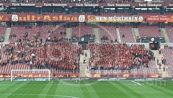 Galatasaray taraftarlarından Beşiktaş'a küfür