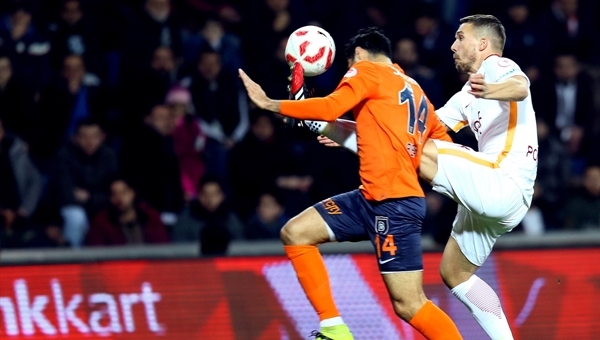 Lukas Podolski sinirlerine hakim olamadı