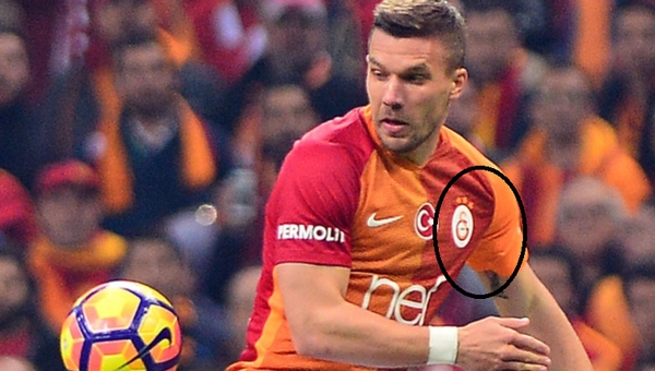 Lukas Podolski'nin şaşkınlık yaratan 3 yıldızlı forması