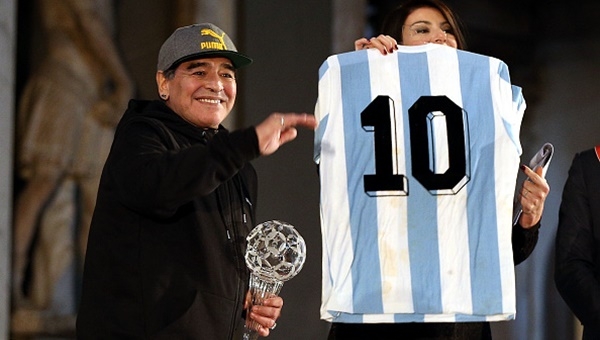 Maradona yine gazeteci fırçaladı