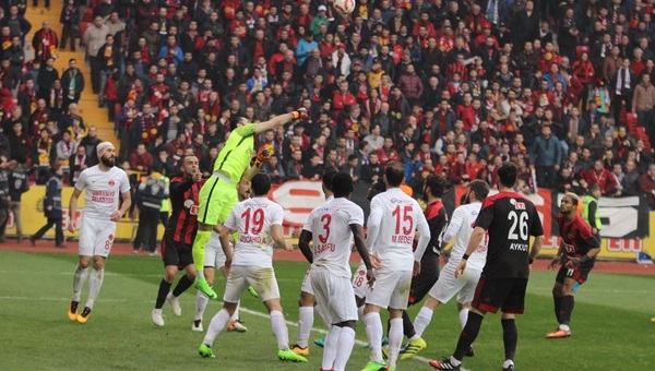 Mustafa Denizli'den kötü başlangıç: 0-0
