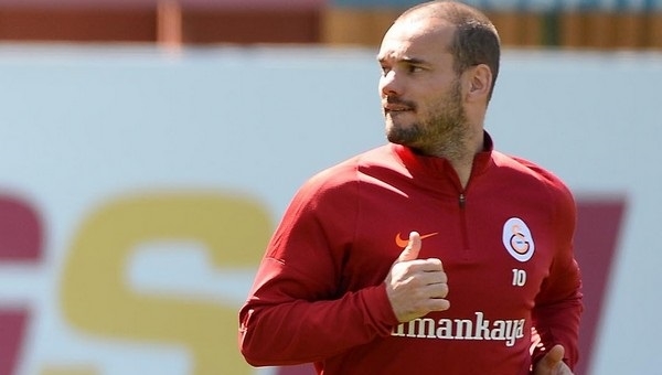 Wesley Sneijder, Beşiktaş derbisinde oynayacak mı?