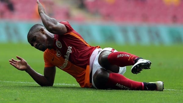 Antalyaspor - Galatasaray maçı Carole'un yüzüne krampon geldi