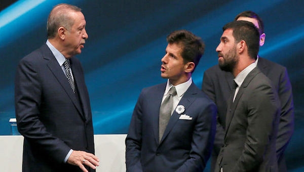 Aziz Yıldırım'dan Emre'ye: ''Bir de Fenerbahçeliyim diyor...''