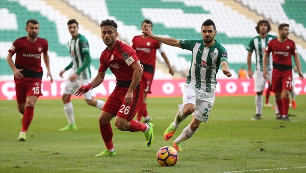 Bursaspor - Gaziantepspor maçında skandal hakem kararı!