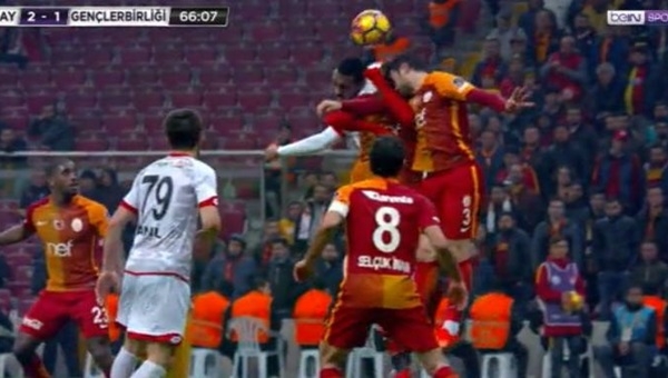 Fırat Aydınus'un Galatasaray - Gençlerbirliği maçında verdiği iki penaltı kararı! Neler söylendi?