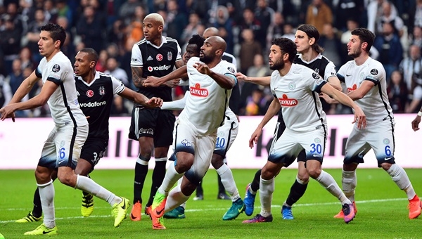 Beşiktaş - Rizespor maçında Kweuke'nin kaçırdığı gol