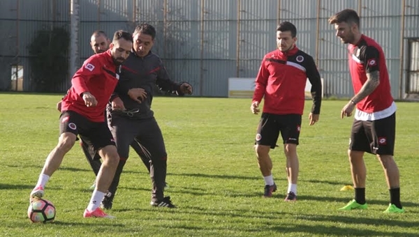 Gençlerbirliği'nde 3 önemli futbolcu Gaziantepspor maçında oynayamayacak