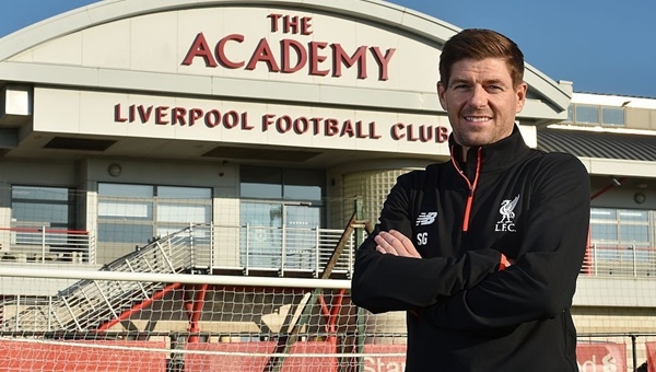 Liverpool efsanesi Steven Gerrard başladığı yere döndü