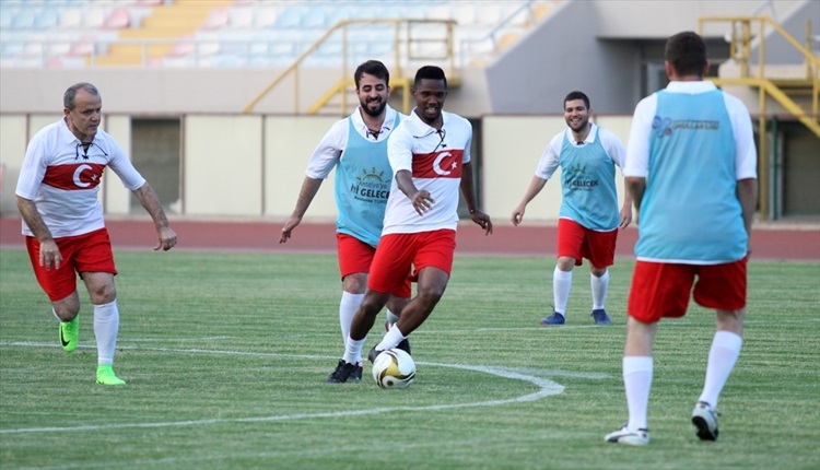 Antalyasporlu Samuel Eto'o, Türk Milli Takımı formasını giydi