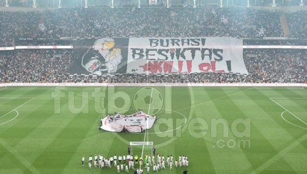 Beşiktaş'tan Fenerbahçe derbisinde dev pankart
