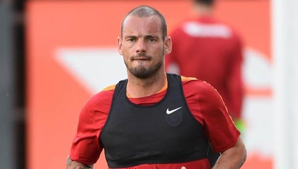 Galatasaray'da yelkenler suya indi! Sneijder....