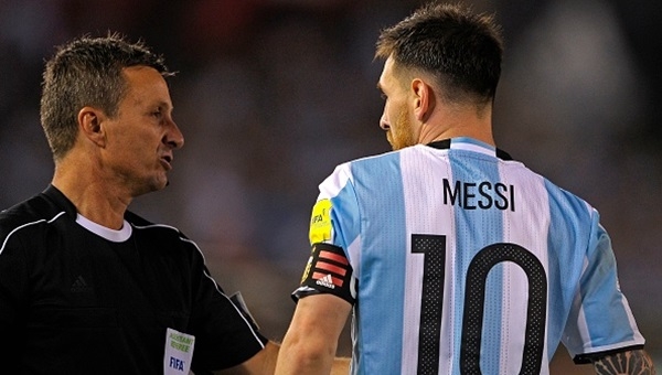 Lionel Messi'ye FIFA'dan müjde