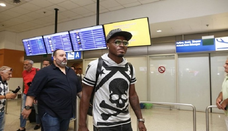 Fenerbahçe'de Olympiakos'a transfer olan Emenike'ye havaalanında şok