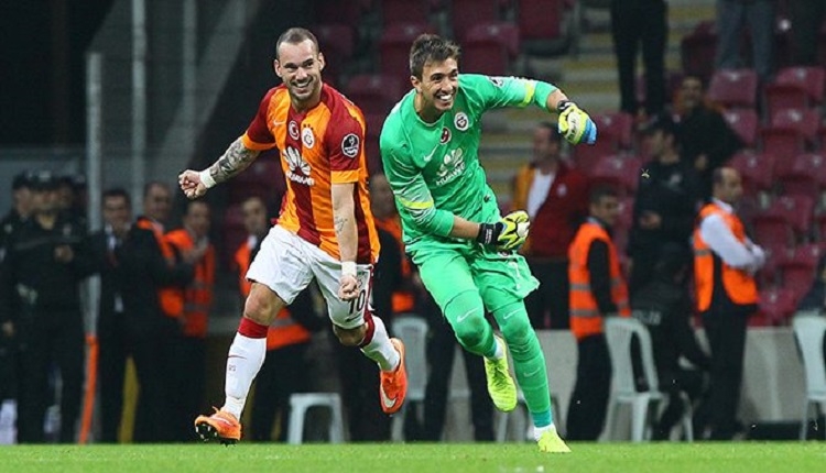 Galatasaray'da Muslera'dan Sneijder'e duygusal veda