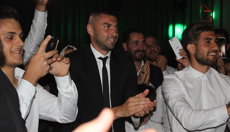 Trabzonsporlu futbolculardan Zeki Yavru'nun düğününde kolbastı (İZLE)