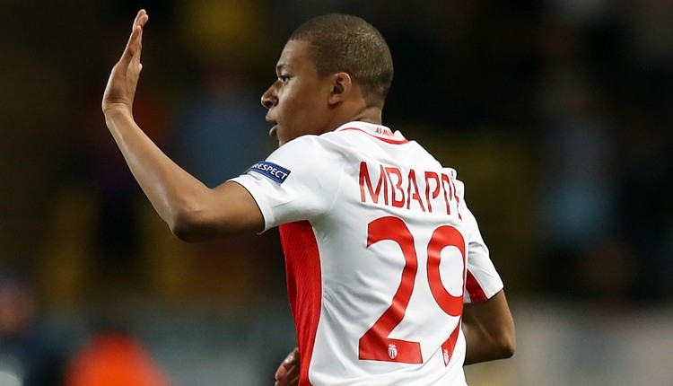 Beşiktaş taraftarlarından Monaco'nun yıldızı Mbappe'ye gönderme