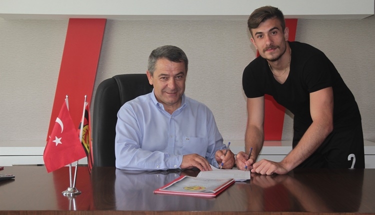 Eskişehirspor'da iç transfer Dorukhan Toköz