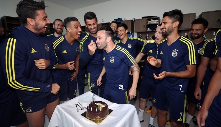 Fenerbahçe'de Valbuena'nın doğum günü kutlandı