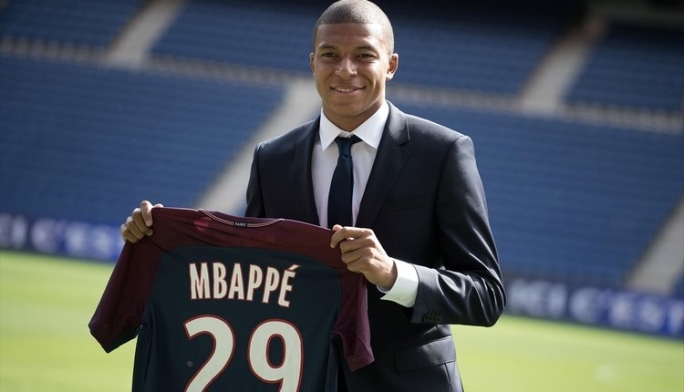 PSG'de Kylian Mbappe imzayı attı