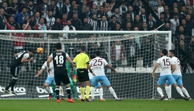 Beşiktaş, Trabzonspor derbisinin kader adamları Anderson Talisca ve Jose Sosa