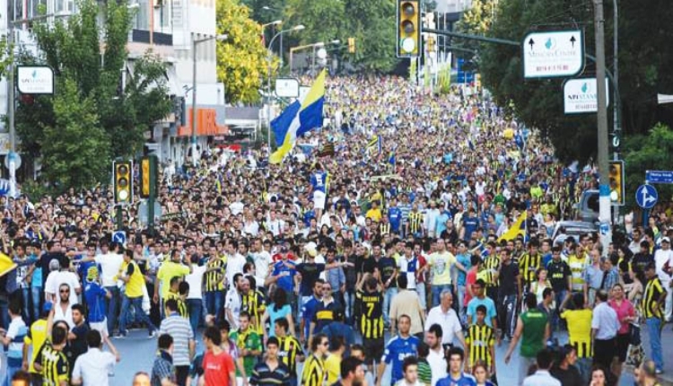 Fenerbahçe taraftarından TFF'ye protesto yürüyüşü