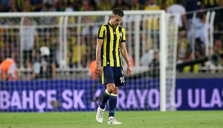 Fenerbahçe'de Robin van Persie tribünün müdavimi oldu