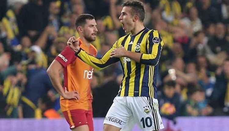 Fenerbahçe'de Robin van Persie'den Galatasaray'a gönderme