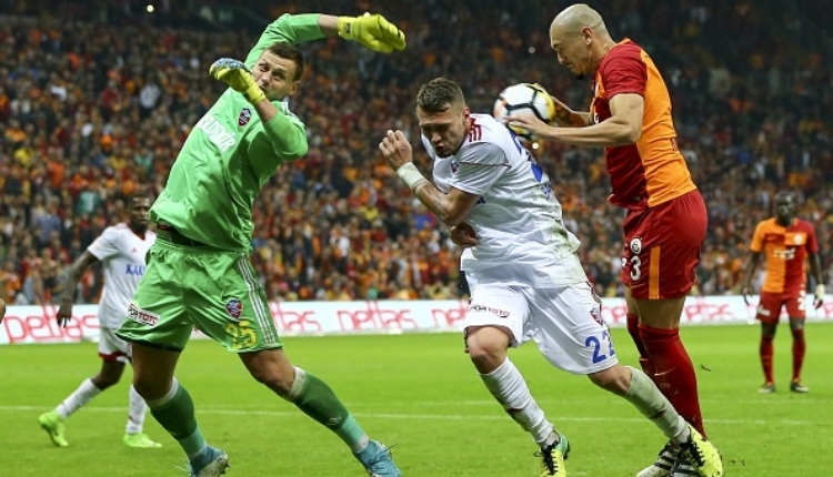Galatasaray'da Maicon, Soldado ve Negredo'yu solladı