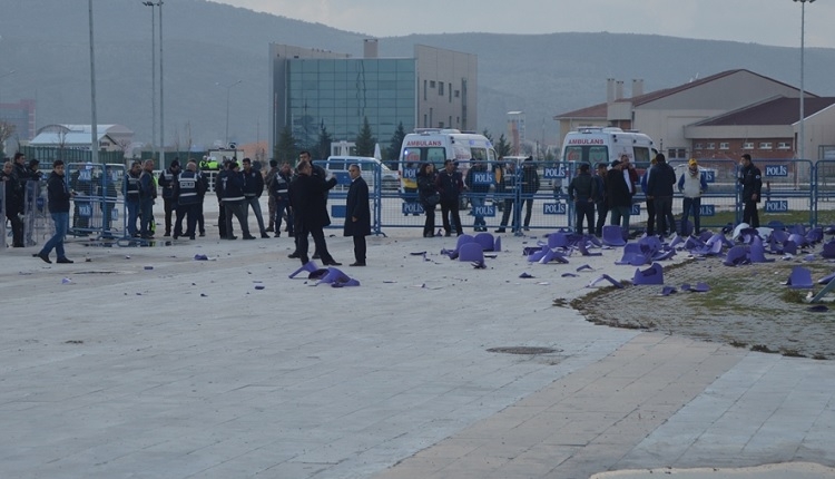 Afyonspor - Bucaspor maçında kavga! 4 kişi yaralandı