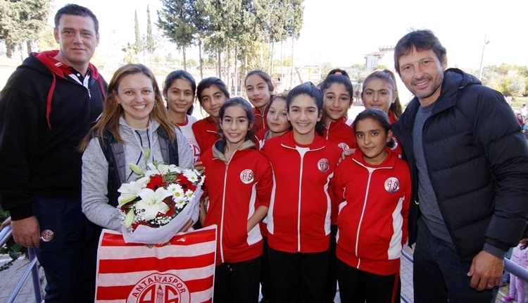 Antalyaspor'da Leonardo'dan Öğretmenler Günü ziyareti