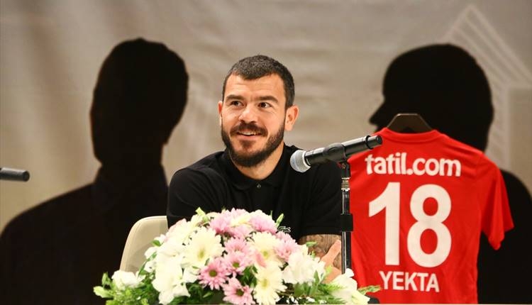 Antalyaspor'da Yekta Kurtuluş: 'Yabancı kuralı yüzünden Dünya Kupası'na gidemiyoruz'