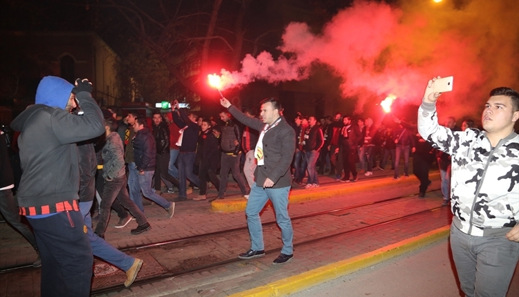Eskişehirspor taraftarları ayaklandı! Büyük protesto (İZLE)