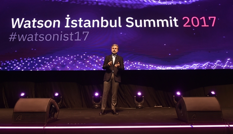 Fenerbahçe hocası Aykut Kocaman, Watson İstanbul'da sahneye çıktı