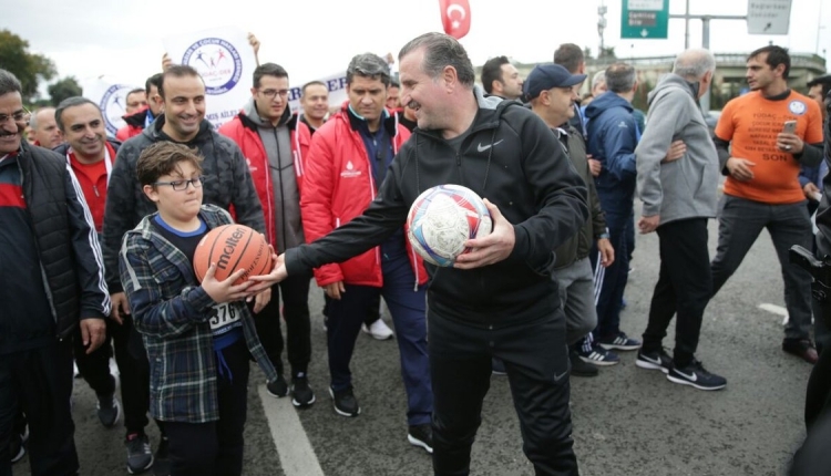Spor Bakanı Osman Aşkın Bak ile vatandaş arasındaki yabancı sınırı diyaloğu