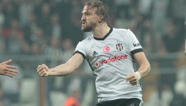 Beşiktaş'ın Manisaspor ile oynadığı maçta Caner Erkin'den tepki çeken hareket