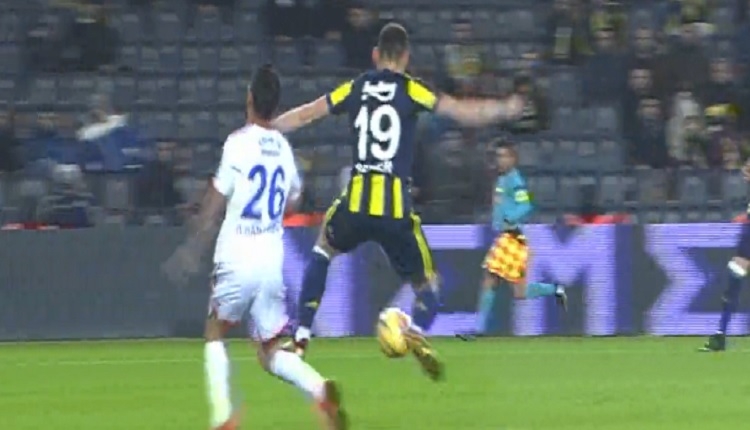 Fenerbahçe - Karabükspor maçında tartışmalı karar! Penaltı mı?