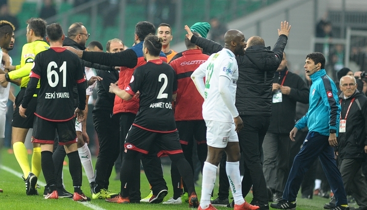 Bursaspor - Gençlerbirliği maç sonu koridorda kavga çıktı