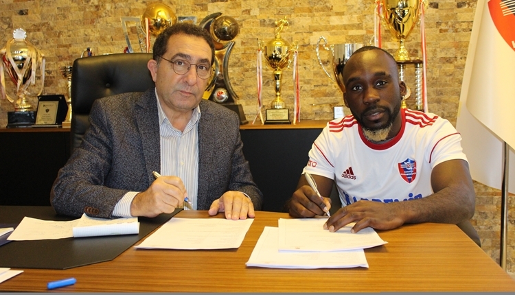 Karabükspor yeni transferi Herve Kage ile sözleşme imzaladı