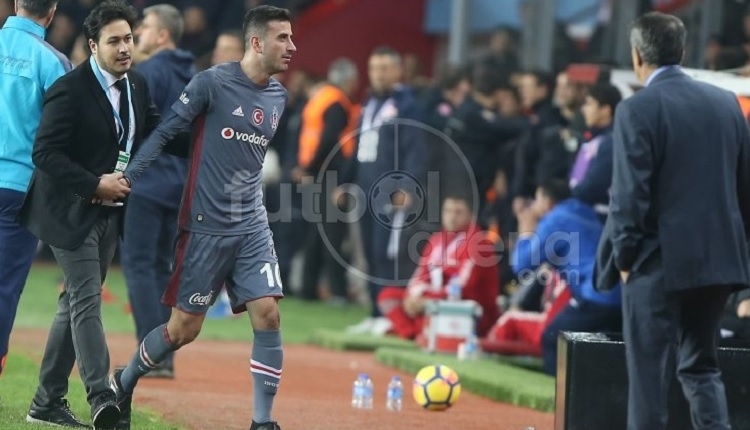 Oğuzhan Özyakup kulübede çıldırdı! Antalyaspor maçında...