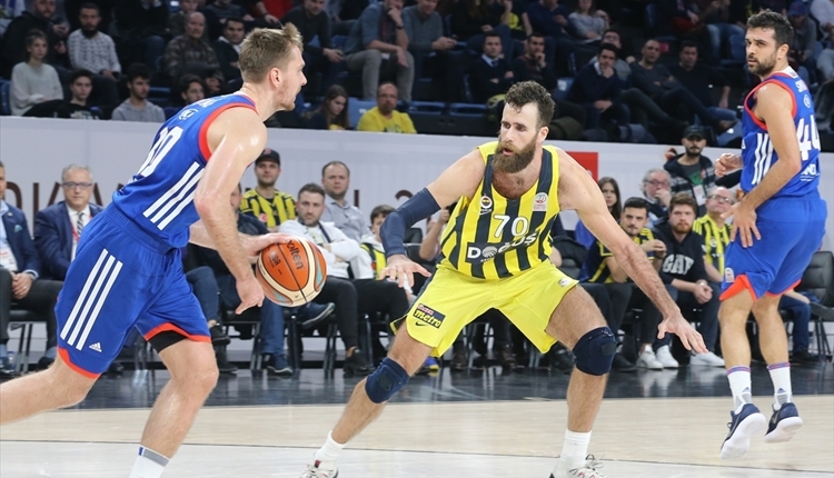 Anadolu Efes, Fenerbahçe Doğuş'u eledi