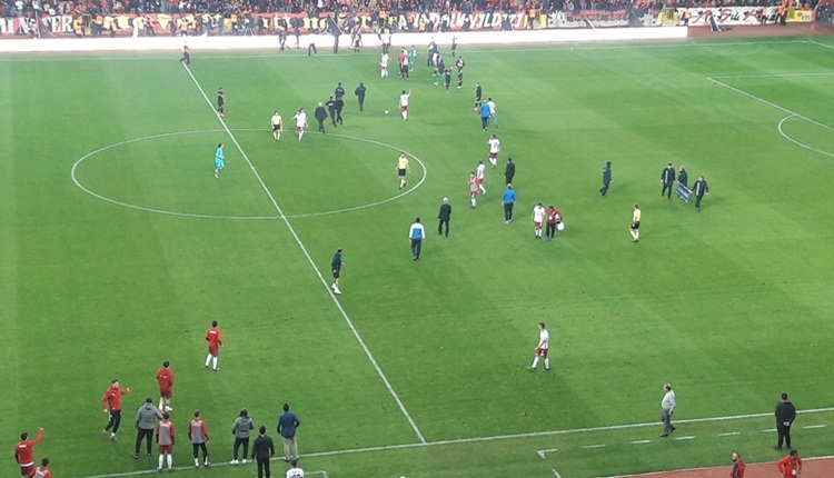 Eskişehirspor taraftarları Altınordu futbolcularına saldırdı