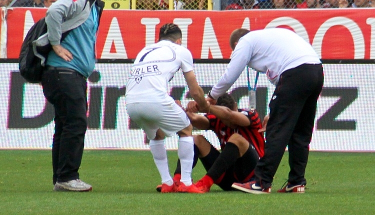 Gençlerbirliği futbolcusu Alper Uludağ gözyaşlarına boğuldu