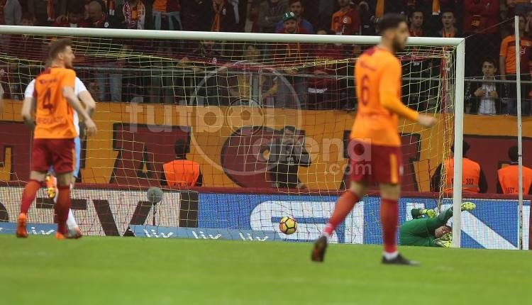 Juraj Kucka'nın Galatasaray'a ortasahadan attığı gol (İZLE)