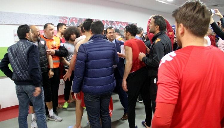 Samsunspor - Denizlispor maçında olay çıktı! Hakem odasına girmeye çalıştılar