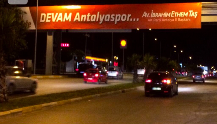 Antalyasporlu taraftarlar, 'Devam Antalyaspor' pankartına tepkili