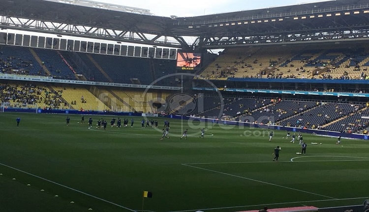 Fenerbahçe taraftarlarından Konyaspor maçında Aziz Yıldırım ve futbolculara tepki